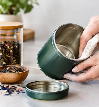Teedosen richtig reinigen und Aromen bewahren